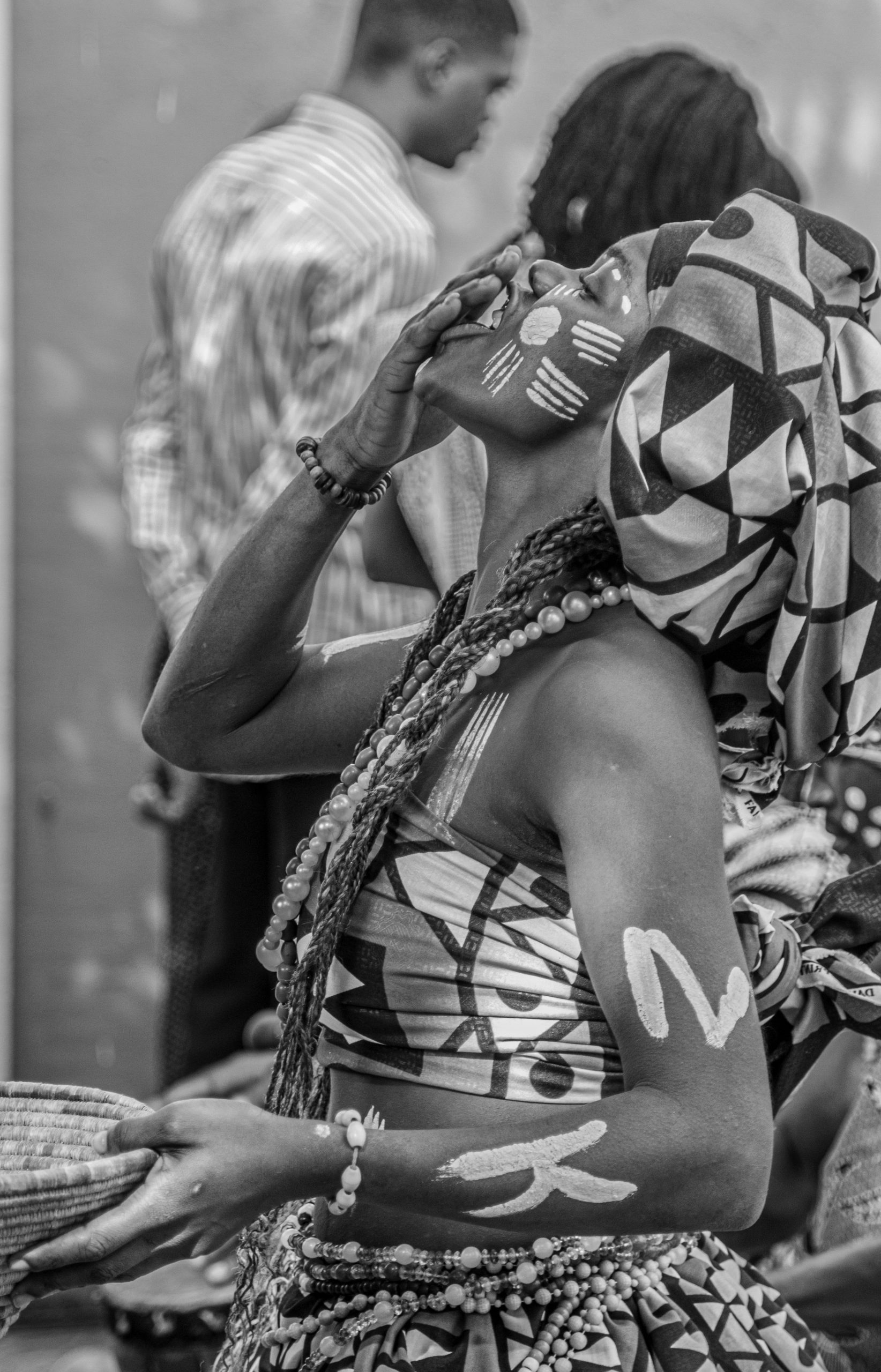 ÁFRICA, MEMÓRIA E CONHECIMENTO: A DISPUTA PELAS NARRATIVAS SOBRE A ORIGEM DA HUMANIDADE