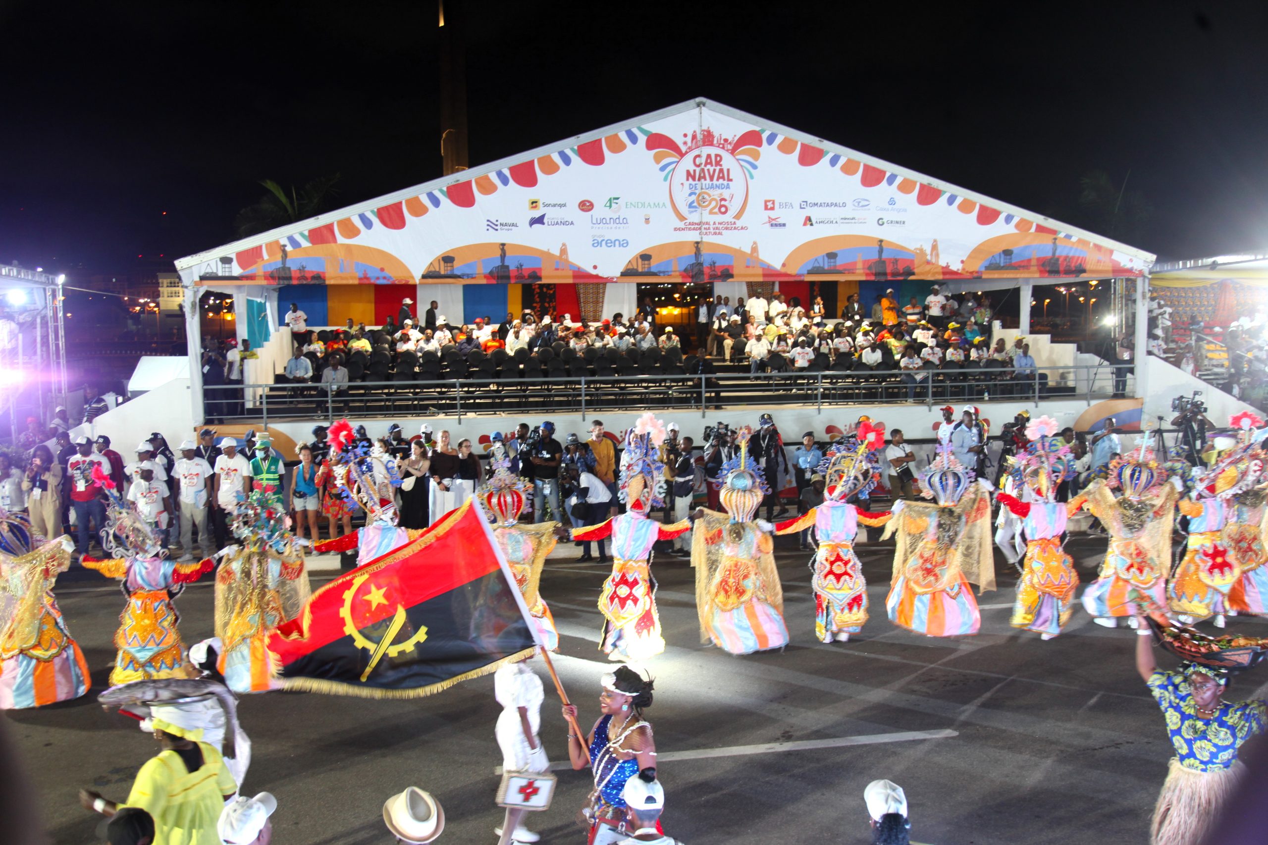 Carnaval de Luanda 2026 — A Máquina, a Magia e a Identidade em Movimento