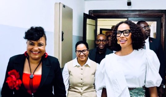 Ministra Erika de Carvalho acompanha funcionamento da estrutura central do Ministério da Educação em Luanda