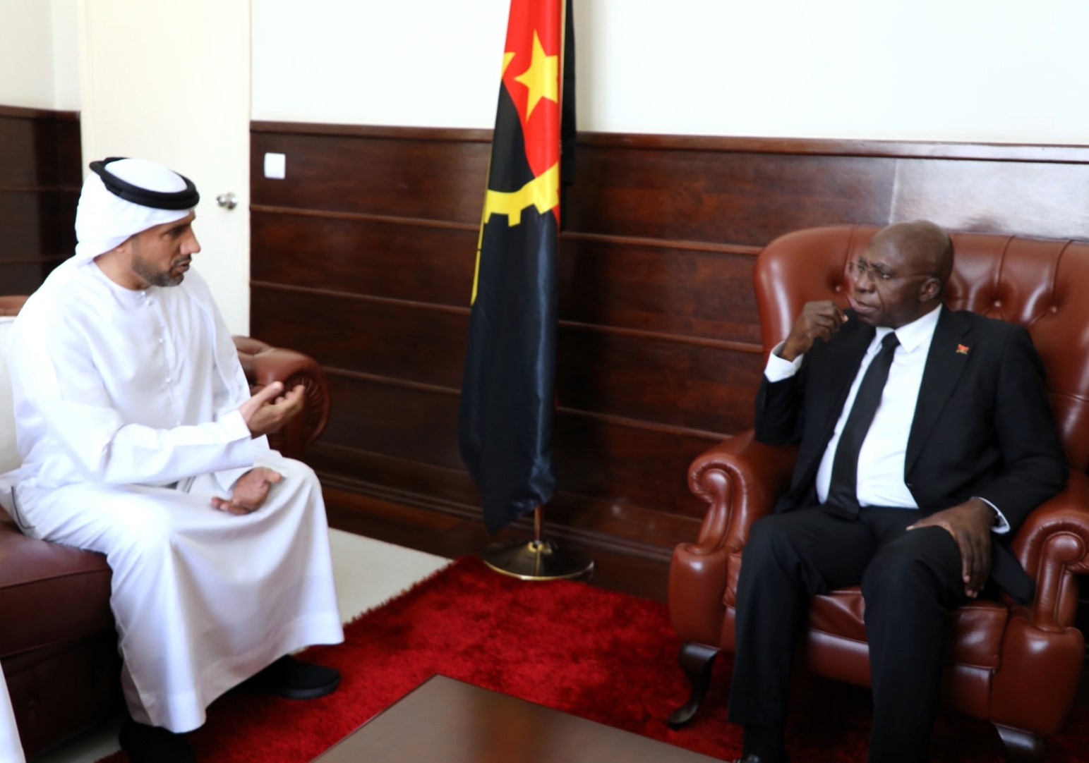 Angola e Emirados Árabes Unidos reforçam diálogo estratégico em defesa da paz e cooperação internacional