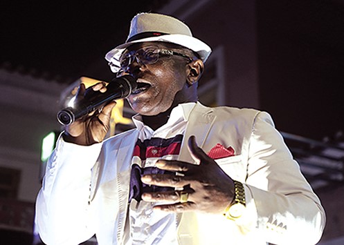 DOM CAETANO LIDERA CARTAZ DO “ALMOÇO ANGOLANO” EM CELEBRAÇÃO DO SEMBA