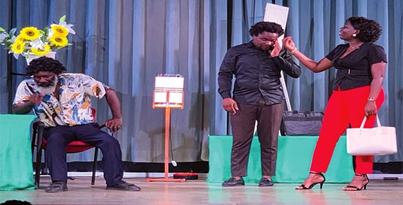 Horizonte Njinga Mbande transforma realidade social em reflexão teatral sobre privacidade, relações e tecnologia