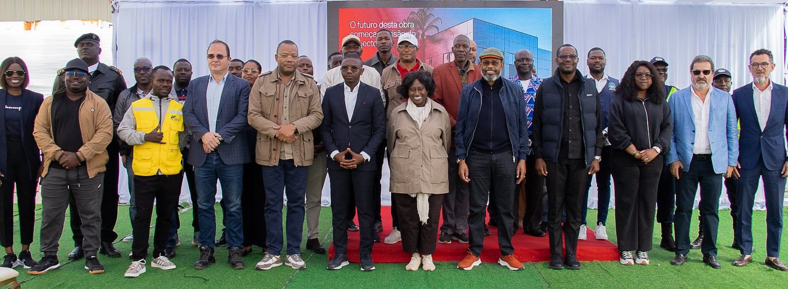 Governo lança primeira pedra da nova lota do Porto Pesqueiro do Tômbwa no Namibe