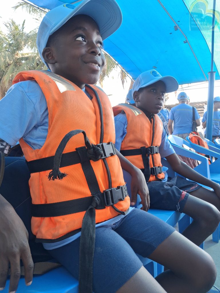 A iniciativa harmoniza-se igualmente com o lema do Governo Provincial de Luanda — "Luanda Precisa de Ti" — reforçando a ideia de que a defesa do litoral e dos ecossistemas marinhos é uma responsabilidade colectiva.