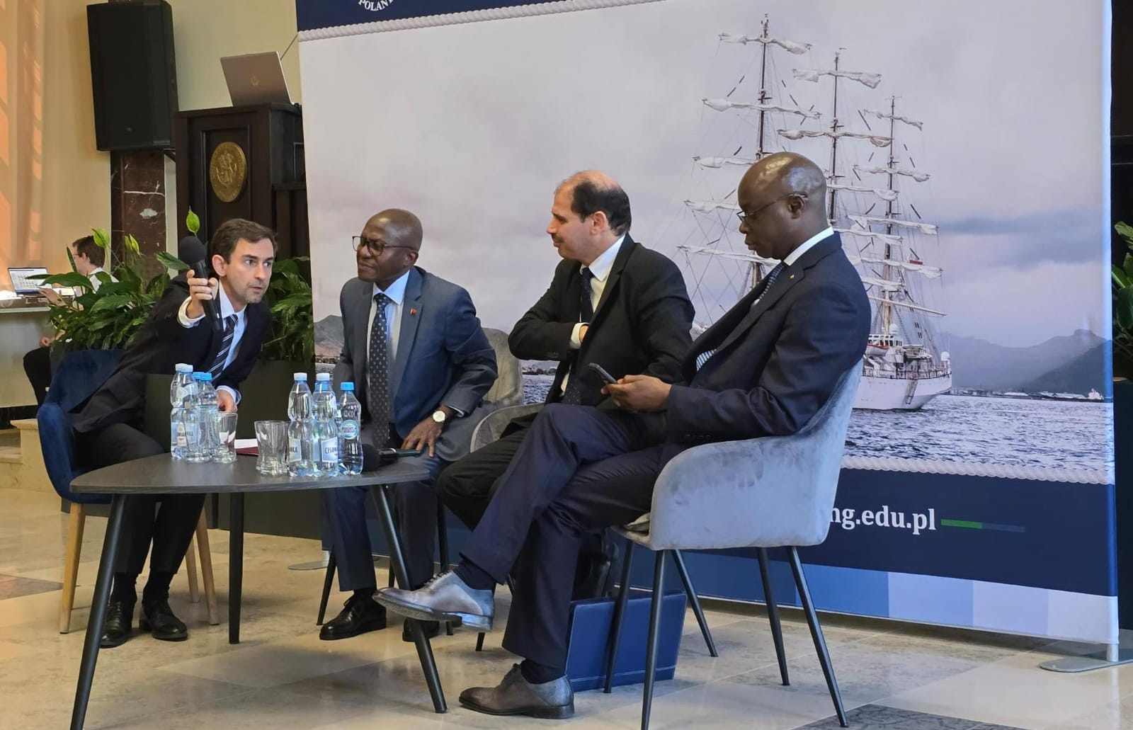 CORREDOR DO LOBITO | POTENCIALIDADES ECONÓMICAS E LOGÍSTICAS DE ANGOLA APRESENTADAS NA POLÓNIA