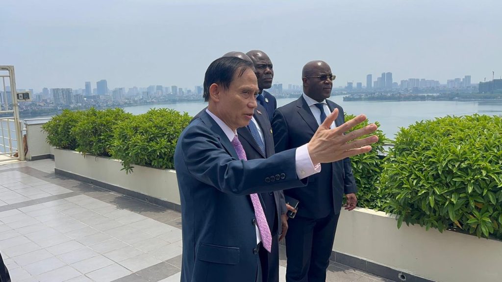 Ao homenagear Ho Chi Minh e reforçar os mecanismos de cooperação bilateral, Angola e Vietname renovam uma amizade construída ao longo da história e projectam novas oportunidades de colaboração para o futuro.