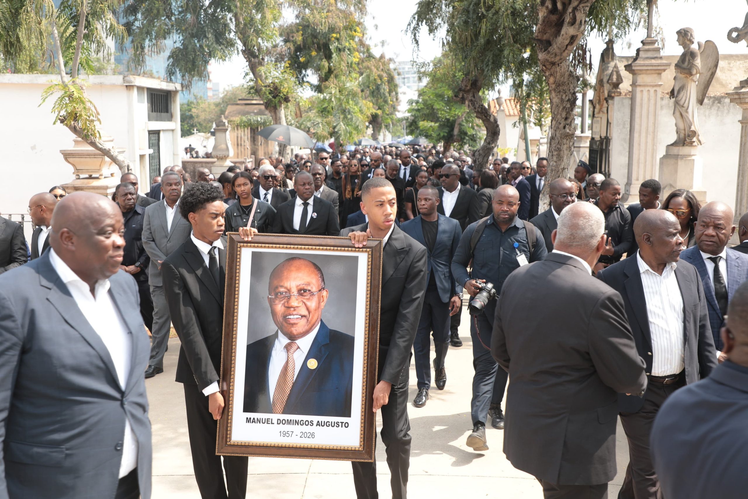 DIPLOMACIA E SOCIEDADE | Angola despede-se de Manuel Augusto com sepultamento no Alto das Cruzes
