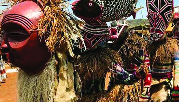 CULTURA | Moxico-Leste celebra identidade Luvale com desfile ritual dos Makixi