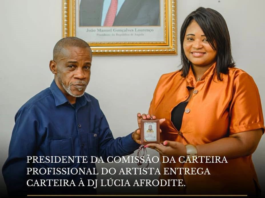 DJ LÚCIA AFRODITE RECEBE CARTEIRA PROFISSIONAL E REFORÇA A IMPORTÂNCIA DO RECONHECIMENTO ARTÍSTICO