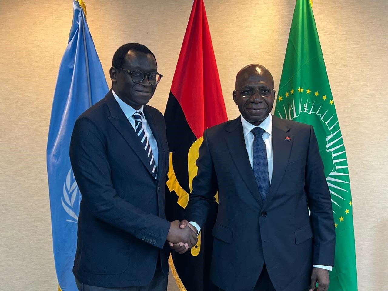PHILIP MORRIS INTERNATIONAL AVALIA OPORTUNIDADES DE INVESTIMENTO E ACTIVIDADE EM ANGOLA