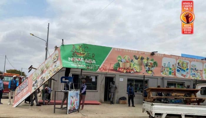 CAZENGA REFORÇA ORDENAMENTO DO ESPAÇO PÚBLICO COM REMOÇÃO DE ESTRUTURAS PUBLICITÁRIAS IRREGULARES