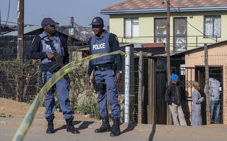 ATAQUE ARMADO EM KWAMAKHUTHA DEIXA 11 MORTOS E TRÊS FERIDOS NA ÁFRICA DO SUL