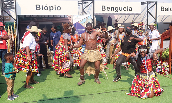 TRADIÇÃO E MEMÓRIA CULTURAL GANHAM PALCO NA FEIRA INTERNACIONAL DE BENGUELA