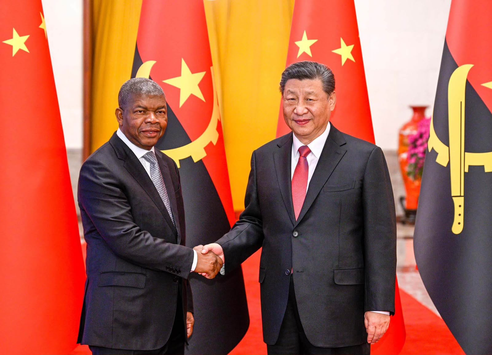 INVESTIMENTO CHINÊS EM ANGOLA APROXIMA-SE DOS 28 MIL MILHÕES DE DÓLARES E AMPLIA PRESENÇA INDUSTRIAL